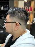 男らしさ際立つフェードヘア