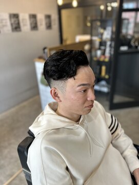 フランクスバーバーリザーブ 人形町店(FRANK’S BARBER RESERVE) 癖毛風サイドパートフェードH