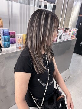 キング 心斎橋店(K!ng) ハイライトカラーミルクティーベージュレイヤーカット