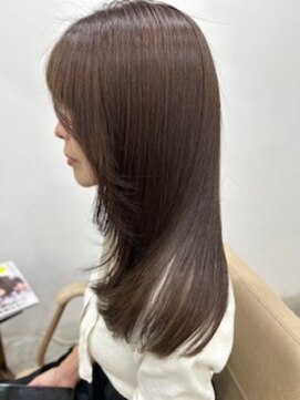 プラグ(Plug) ロングヘア似合わせカットレ顔周りイヤーミルクティーブラウン