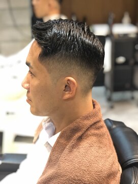 フランクスバーバー アンド ビアークラブ(FRANK'S BARBER and BEER CLUB) かき上げフェードワイルドツーブロッックサイドパートショート