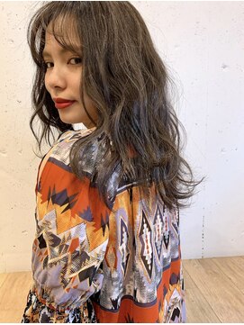 クマ(kuma.) 大人ヘアー/ミディアムヘア/ラベージュ