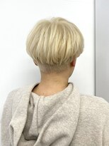 ユイツ&nbsp;刈り上げマッシュショート×ホワイトブロンド