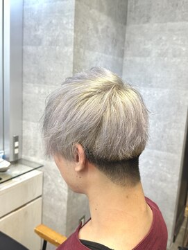 キャラ シャローネ 池袋(Chara Chalone) 刈り上げマッシュショート/ハイトーン/ホワイトシルバー【池袋】