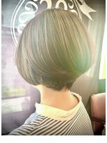 サーティエイト(38) うなじキレイ丸み小顔ふんわりグラデショート