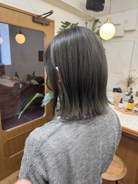 シエン 恵比寿(CIEN) 外ハネ/切りっぱなし/韓国ボブ/オリーブグレー/ブリーチなし