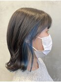 インナーカラーブルーカラー切りっぱなしボブイヤリングカラー