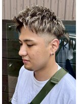 リア(Li'a)&nbsp;メッシュキャップ×刈り上げショート／筋感ハイトーンスタイル