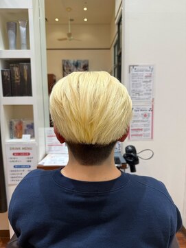 美容室ヒラトヤ 都南店 ハイトーンカラーマッシュ刈り上げ韓国ツーブロックマッシュ