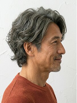 と和 巣鴨 白髪ぼかし×大人パーマで叶える、50代の大人の遊び心