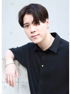 メンズフィール 南森町(MENS FEEL) センターパート黒髪毛流れニュアンスシークレットパーマ