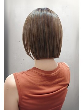 シラソル 八王子北口(Gilasol) 明るめベージュ切りっぱなしぱっつんボブ