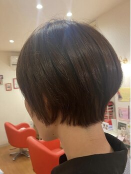 白髪が気になり始めた方にオススメ◎髪や頭皮に優しい薬剤を使用し、若々しく艶のある美しい仕上がりに♪