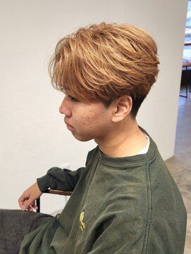 ニアウ 伊勢崎連取店(Niau) 刈り上げセンターパートハイトーンニュアンスパーマ