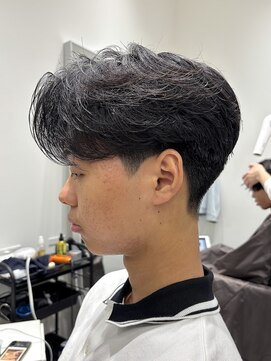 カルム(kalm) 毛流れセンターパートニュアンスパーマカルマヘアメンズパーマ