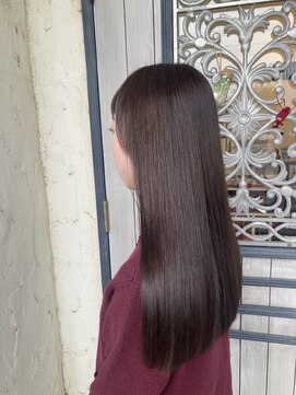 髪質改善カラー／自然なツヤと柔らかさロング