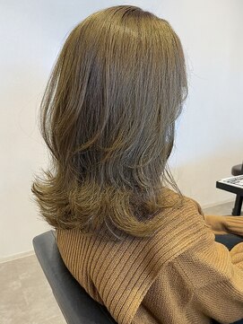 オルバイマグ(oru by mag) ブリーチなし×オリーブベージュ◎大人可愛いふんわりミディアム