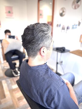 ソエルフォーヘア(soel for hair) ナチュラルなグレイヘアがカッコイイ2ブロック！