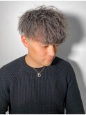 ツイストスパイラルパーマ無造作マッシュホワイトメッシュ刈り上