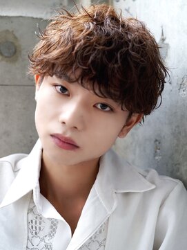 ライラ(Lyla) 今旬 メンズパーマ 波巻きマッシュ