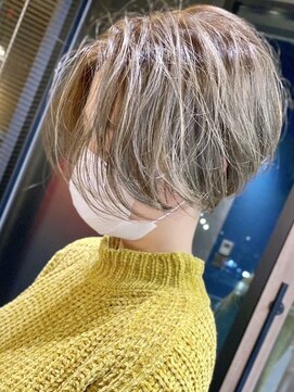 リノショアーズ 元町店(RINOSHORES) 前下がりショートボブ×シルバーアッシュダブルカラーブリーチ