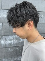 ヒュイル バイ ニアウ(Hwyl by Niau) メンズマッシュパーマ波巻きスパイラルパーマニュアンスパーマ