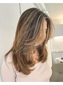 フェイスフレーミング外国人風地毛ハイライトレイヤーカット