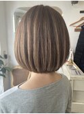 太めハイライト白髪ぼかしライトベージュ長めボブミセスボブ