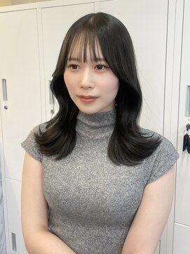 アリュウル 表参道(ALLURE) ミディアムレイヤーカット×透明感オリーブグレージュ◯伊藤