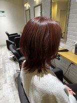 カーラ(Cara) 20代/30代/40代 ミディアムウルフ