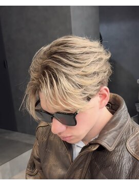 ステラ(STELLA) メンズ/バレイヤージュ/センターパート/ブリーチ＆ダブルカラー