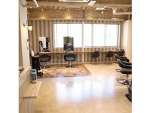 ヘアサロン フラット(hair salon flat)の雰囲気（店内改装により開放的な空間に。）