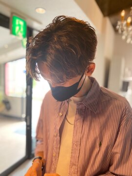 アイズ 海老名(AIZU) センターパート波巻きパーマ波巻きスパイラルパーマメンズカット