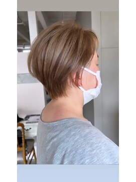 カラット(CaRat.) ハンサムライトベージュショート