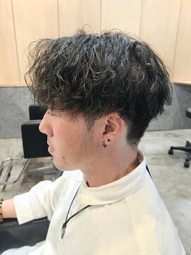 ニアウ 伊勢崎連取店(Niau) 波巻きツイストスパイラルパーマメンズ刈り上げマッシュ