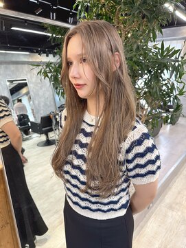 イコ(.ico) ミルクティーベージュ　レイヤーカット　ケアブリーチ