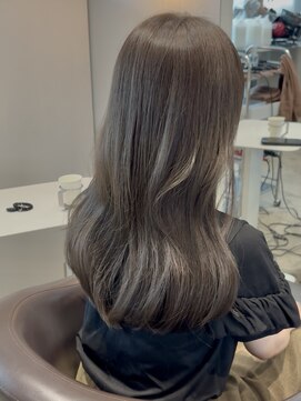 ケリーアン 太田(kelly.un) シアーグレージュ / 透明感カラー / うる艶ミディ