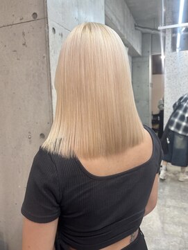 ブロンドカラー/ミルクティー/ハイトーン/金髪/抜きっぱなし