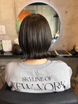 ゲン(gen)&nbsp;外ハネスタイル　オリーブベージュ