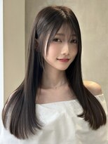 テクネ 天神大名(techne)&nbsp;天神大名今泉ハッシュカットバタフライカットグレーアッシュヘア