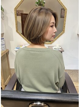 ナチュラルスポット(Natural Spot)の写真/白髪が気になりだした方におすすめ！ハイライトで明るいカラーを楽しみながら、抜け感を出してオシャレに♪