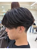 刈り上げセンターパートテーパーフェードカットニュアンスパーマ