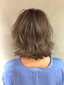 ジーナ(XENA) ライトグレージュ