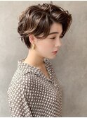 艶ベージュ×ラフなウェーブでつくる上質な大人ショート◎