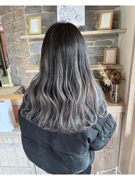 Yoshiつね さくら店 ホワイトシルバー×バレイヤージュ