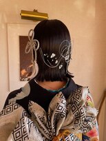 美容室 メザミー MESAMIES&nbsp;成人式ヘアセット結ばないミディアム個性派飾り和風外はね小顔