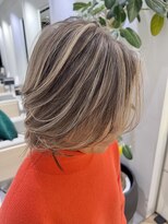 ステア ケース(stair case)&nbsp;レイヤーカット＆白髪ぼかしデザイン グレージュ 40代50代60代