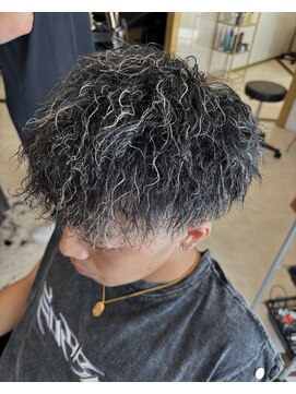 レム 長野(REM) ホワイトメッシュ×ツイストパーマ