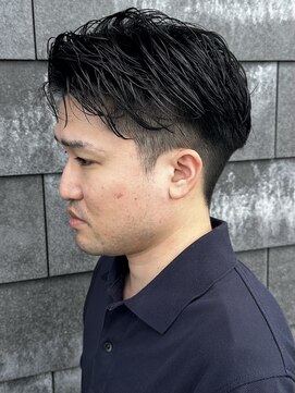 ヒュイル バイ ニアウ(Hwyl by Niau) メンズマッシュパーマニュアンスパーマスパイラルパーマ刈り上げ