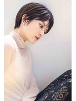 ウル(ulu)&nbsp;ショートヘア　ショートレイヤー　透明感カラー　白髪ぼかし